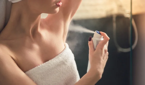 استفاده از اسپری های زنانه خوشبو و ماندگار