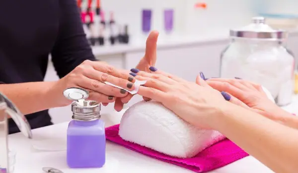 عوارض جانبی رایج کاشت ناخن چیست؟