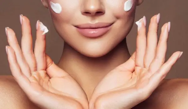 نحوه استفاده از کرم آبرسان کلینیک