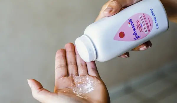 آیا استفاده از پودر بچه با وازلین برای صورت مفید است؟