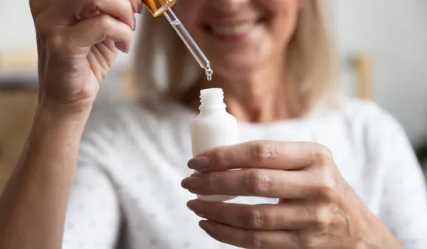 رتینول پوست چیست و چگونه عمل می‌کند