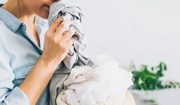 راه جلوگیری از بوی عرق گرفتن لباس