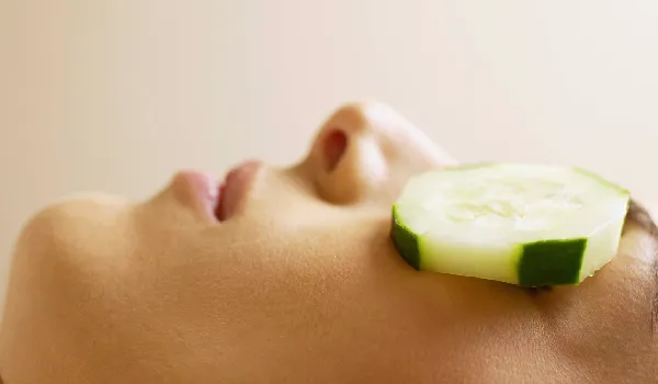 درمان خانگی ورم پلک بالای چشم