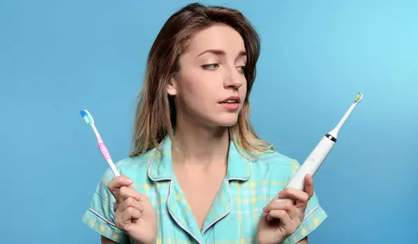 مسواک برقی بهتر است یا دستی؟
