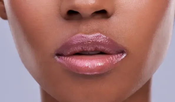 شیدینگ لب چیست و چه تفاوتی با تاتو و رژلب دائم دارد؟