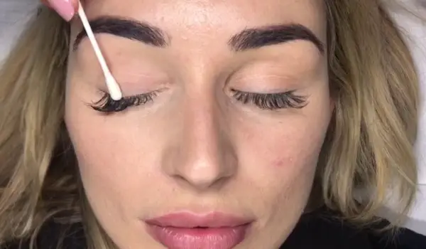 روش های رفع قرمزی چشم بعد از اکستنشن مژه