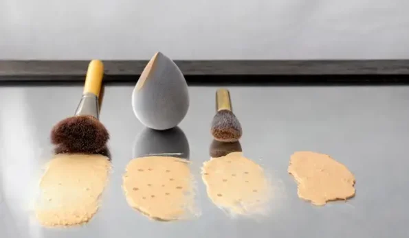 بهترین ابزار برای کرم پودر زدن؛ بیوتی بلندر بهتر است یا براش؟